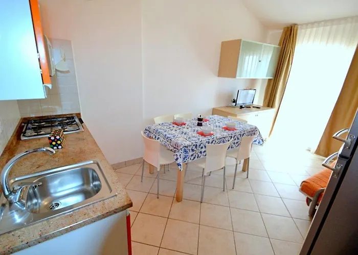 Peaceful On The Coast Of Бібіоне